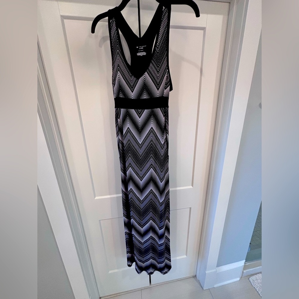 Tek Gear Sleeveless Black & White Chevron Maxi Dress